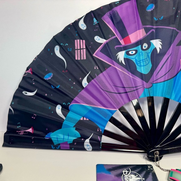 NWT. Disney Folding Fan - Hatbox Ghost - Haunted Mansion. Hatbox Ghost colorful - Picture 2 of 8